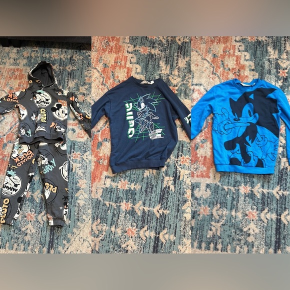 Disney & Sonic the Hedgehog Bundle - Boys size 8/10 - Picture 1 of 4